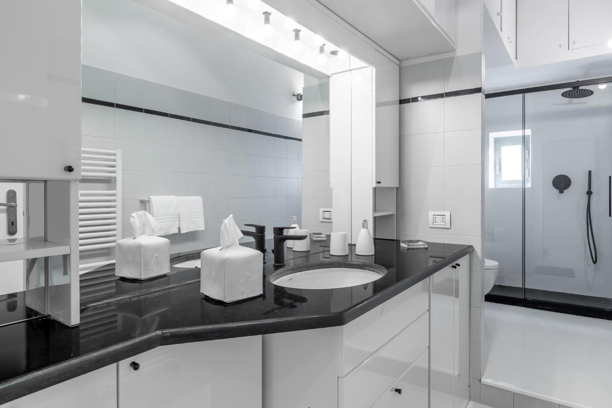 Luxury White * Rom