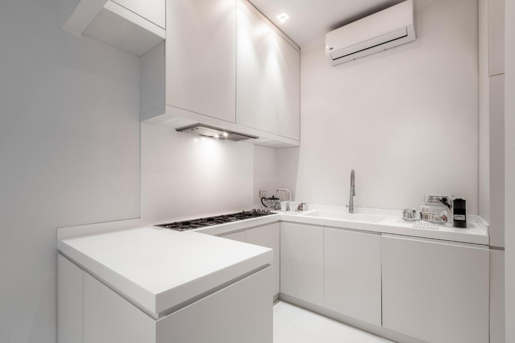 Luxury White * Rom
