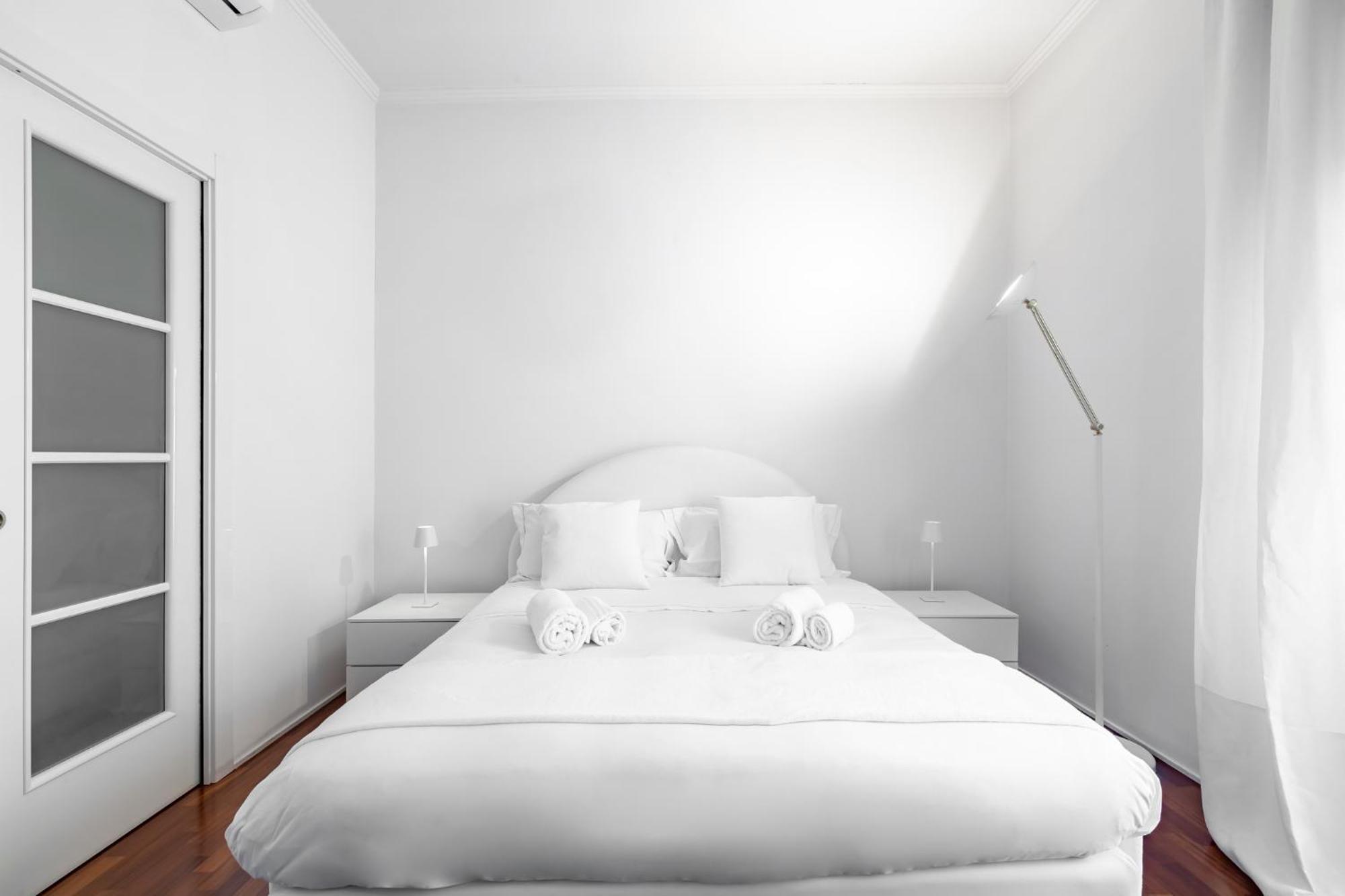 Luxury White Apartment *